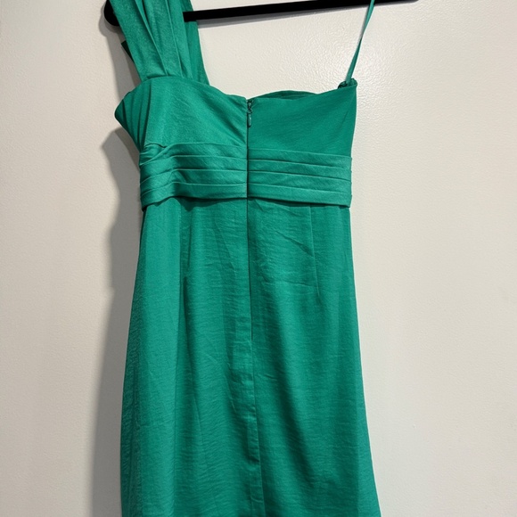 BCBGMAXAZRIA Petites Green One Shoulder Draped Cocktail Dress – Size 2P - Picture 4 of 5